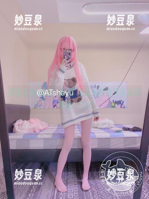 原图直击心灵，AT鲨的纯欲睡衣写真高清来袭！.txt