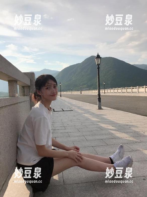 Candy网红馆-酸酱兔 Candy网红馆 - 不容错过!观看酸酱兔的黑色写真,体验视觉的极致盛宴.txt