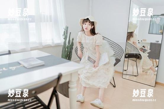 Feilin嗲囡囡 - SiByl李思宁新作定制银发芭比图集：让你感受艺术与时尚的碰撞.txt