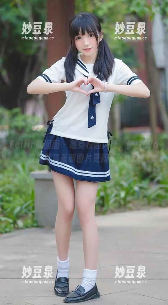 Feilin嗲囡囡 - 感受校园风情，伊蓓Eva校服写真最新图片更新来了.txt