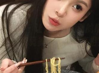 Feilin嗲囡囡 - 让人目不转睛的娜依灵儿高清自拍，究竟美图有多少真相？.txt