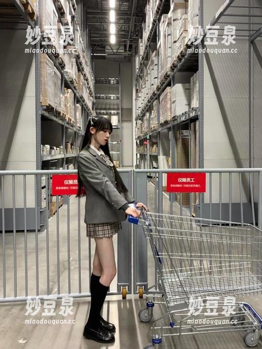 Feilin嗲囡囡 - 执着于每一细节：小果冻儿比基尼摄影作品高清图片中的夏日清韵.txt