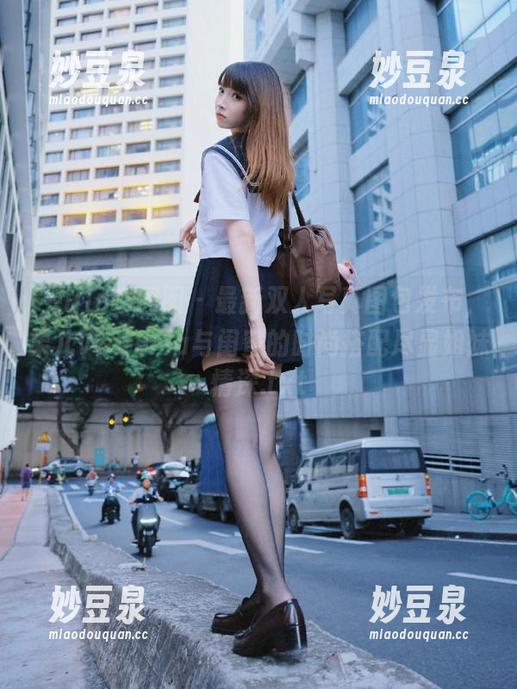 Feilin嗲囡囡-果儿Victoria Feilin嗲囡囡 - 最新双人写真图包发布,果儿Victoria与闺蜜的时尚搭配尽显姐妹情深.txt