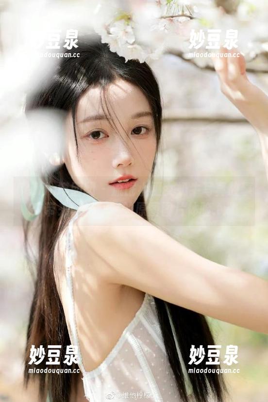 Feilin嗲囡囡-流氓小巫女 Feilin嗲囡囡 - 流氓小巫女奶牛写真故事:带来动人心魄的原图图片体验.txt