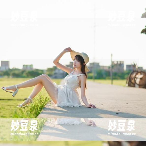 Feilin嗲囡囡 - “露露小喵”女友写真，图片记录了那些令人心动的浪漫瞬间.txt