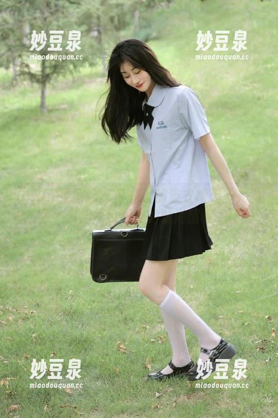 GIRLT果团网 - 莫雅淇的连衣裙无圣光图集，开启不可思议的时尚旅程.txt
