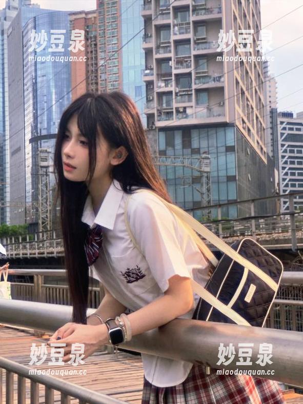 HuaYang花漾-玥儿玥er HuaYang花漾 - 更新!玥儿玥er的水手服写真让我感受到了一种超现实的美,果然只有她才能做到!.txt
