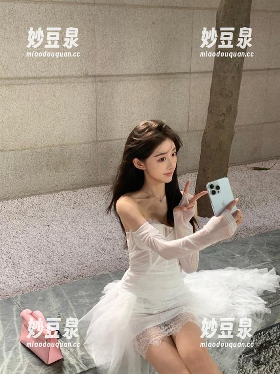 IMiss爱蜜社-果儿Victoria IMiss爱蜜社 - 果儿Victoria泳衣写真大放送,网盘收藏,享受夏日阳光的诱惑.txt