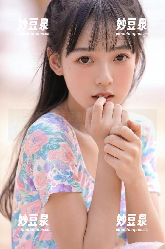 山茶摄影：用无圣光诠释丝袜穿搭的美图，让每一瞬间都动人心魄.txt