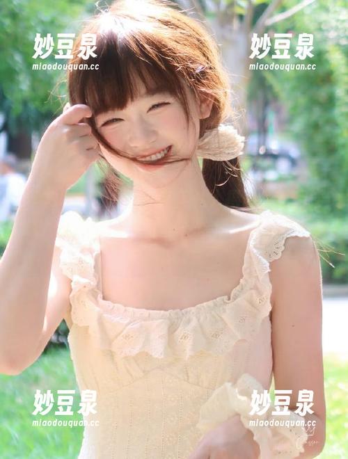 MiStar魅妍社 - 完美私人摄影，绯月樱_Cherry的职业装写真展现别样风格与自信.txt