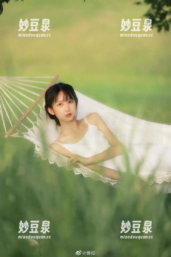 MiiTao蜜桃社 - 木奈奈水手服私拍图包，带你回到那个充满幻想的校园世界.txt