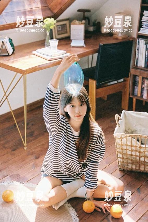 MissWarmJ 探秘MissWarmJ私拍图集:金色J与她的小猫的甜蜜时光.txt