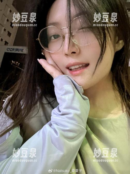 Natsuko夏夏子以风纪委员之名，献上独特的自嘲写真作品集，丰富你的资源库！.txt