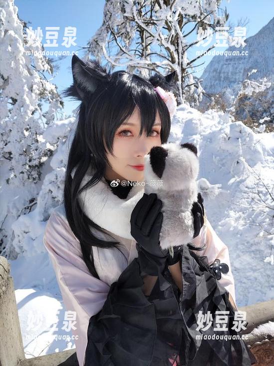 Neko薇薇的长腿写真：从原图看作品背后的故事与灵感.txt