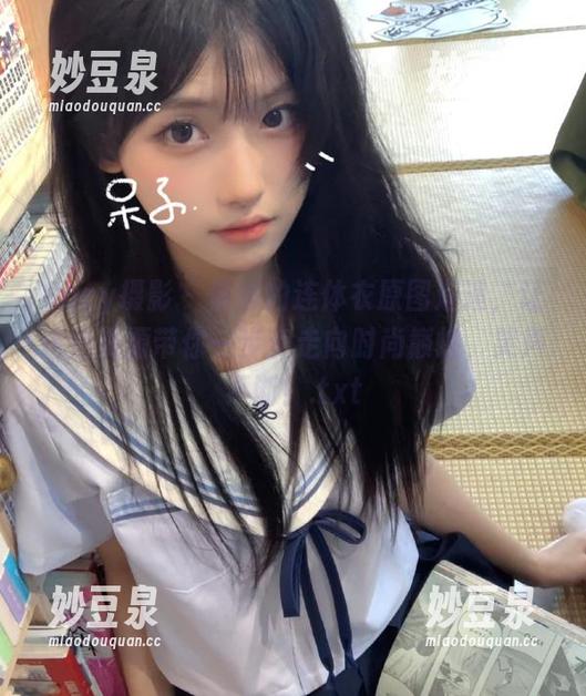 Pary摄影 - 俏俏的连体衣原图速递，让这些资源带你一步步走向时尚巅峰，笑声不断！.txt