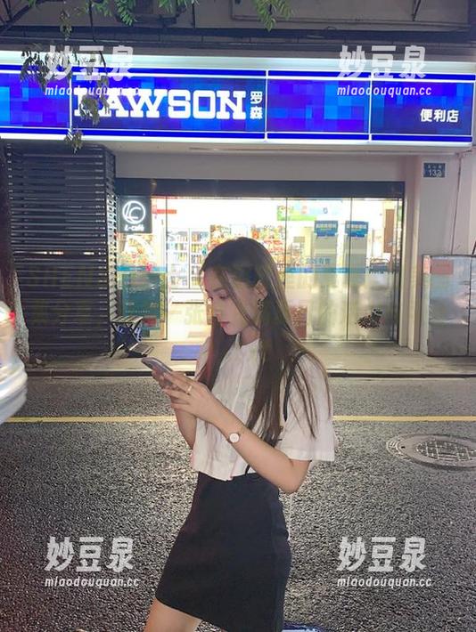 SHENSHI绅士 - 在浴缸里的夏夏：甜美图集分享，让每一张都充满夏日的活力与可爱！.txt