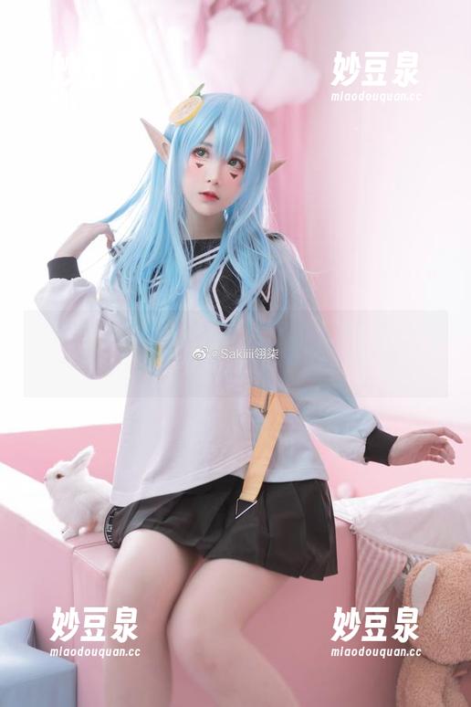 Sakiiii翎柒的时尚独白：以皮衣写真展示她的多面人生.txt