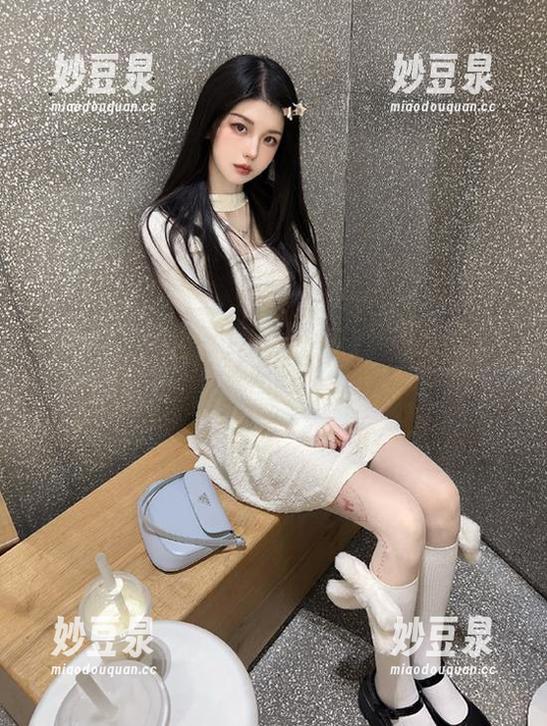 TouTiao头条女神-JennyR TouTiao头条女神 - JennyR和风花与蛇的神秘故事,在线图片带你一起揭秘.txt