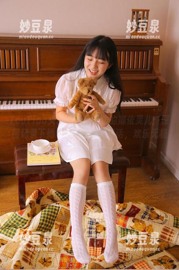 TouTiao头条女神-娜依灵儿 TouTiao头条女神 - 海边的娜依灵儿:原图记录下她与海鸥的搞笑对话,欢乐无极限!.txt