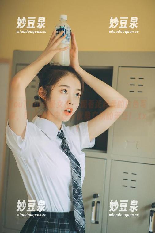 TouTiao头条女神 - 观看张梓柔的白色写真，带你体验宁静与优雅交织的美感！.txt