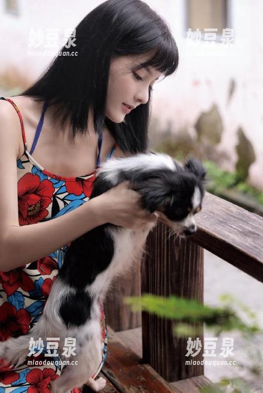 UGirls尤果网 - Abby金金的白色艺术：写真合集中的精致与细腻.txt