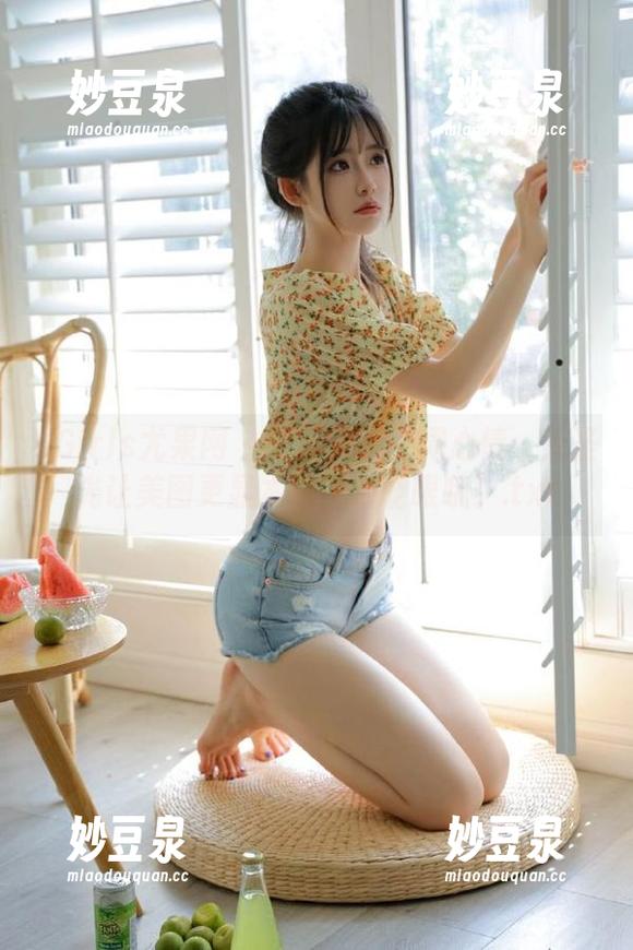 UGirls尤果网 - 当红裙遇上周心情：无圣光让美图更显本色，别眨眼哦！.txt