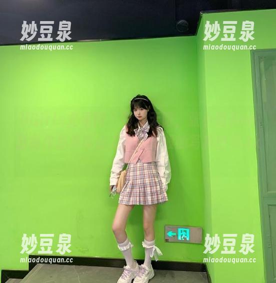 UGirls尤果网 - 可爱无限，张小西Ann最新作品集带你走进梦幻般的写真世界.txt