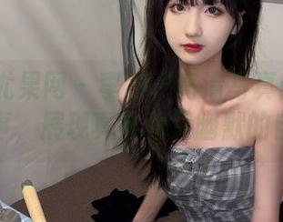 UGirls尤果网 - 李凌子高清写真：吊带背后的故事，展现真实而又幽默的自我.txt