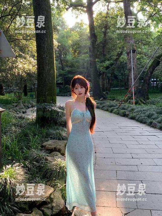 UGirls尤果网 - 全集欣赏：林妃媛空姐写真展现空中生活的美丽故事.txt