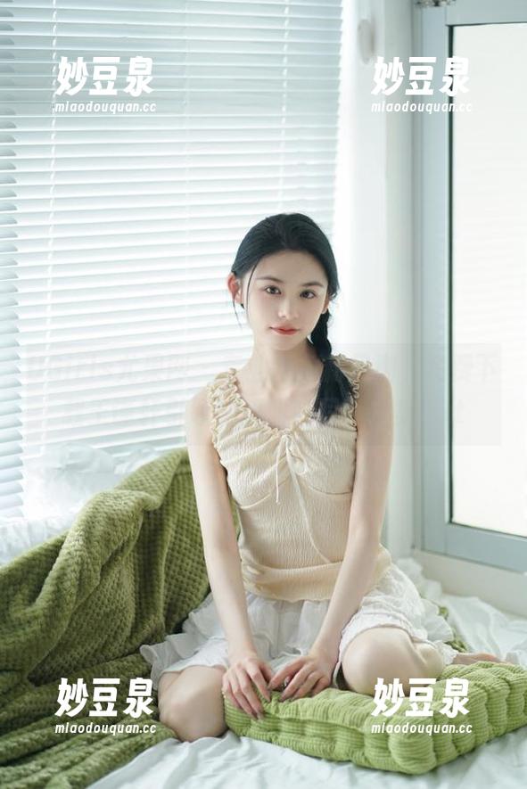 UGirls尤果网 - 专业形象新风潮，免费下载王谨轩引领的职业装写真合集.txt
