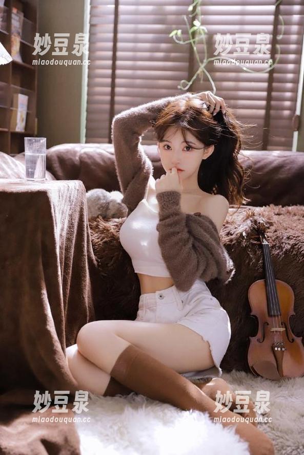 UGirls尤果网 - 艾小青黑纱民国恋情全套图包，让每一帧都成为你心中的珍藏！.txt