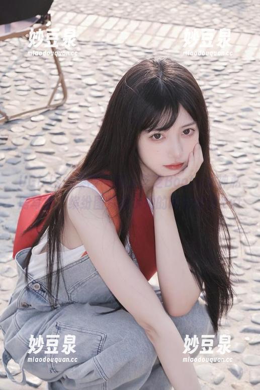 UGirls尤果网 - 迷人芝芝Booty女神私房写真，缤纷图片展示她的精彩瞬间.txt