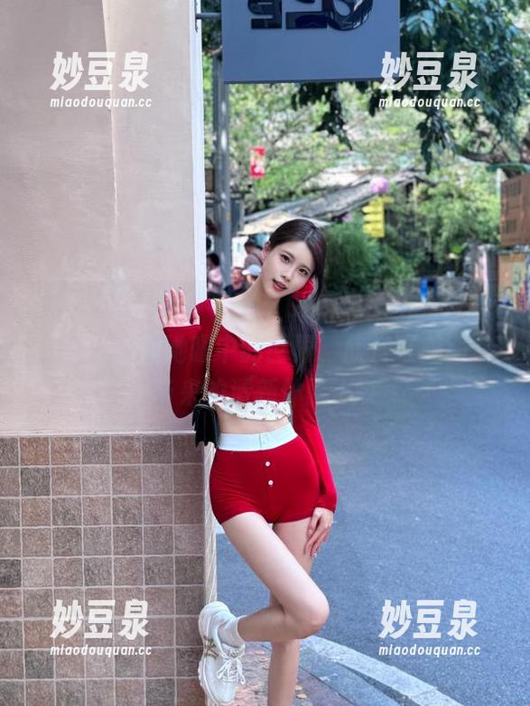 UGirls尤果网 - 芝芝Booty无圣光自拍之旅：探索她眼中的世界，欣赏唯美图片带来的清新体验.txt