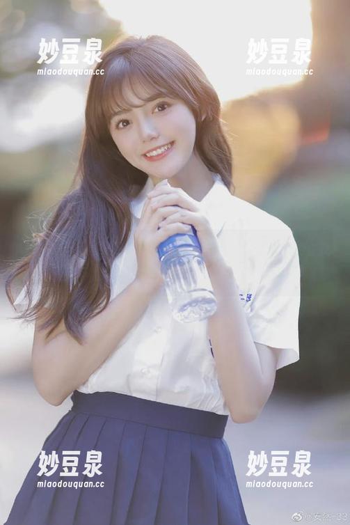 UGirls尤果网 - 陈雅漫的夏天：在阳光下绽放的写真图片合集，尽显多姿魅力.txt