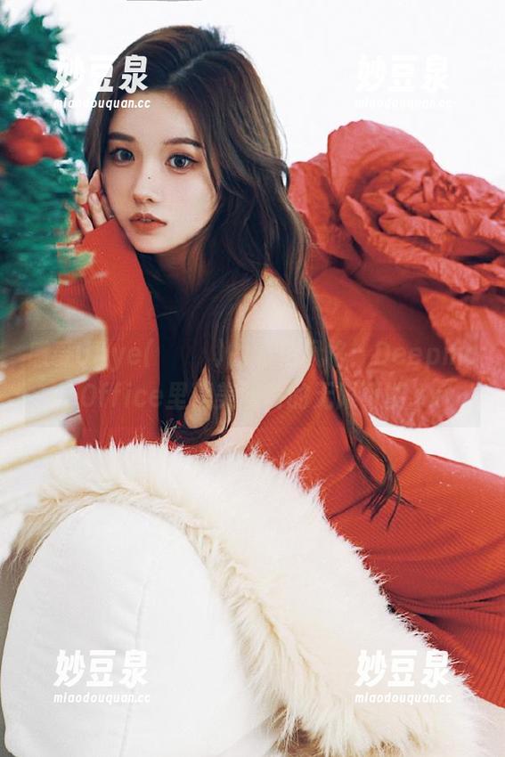 感受Uhye(이유혜)的私拍风格：DeepmoreOffice里精美图片的无限可能.txt