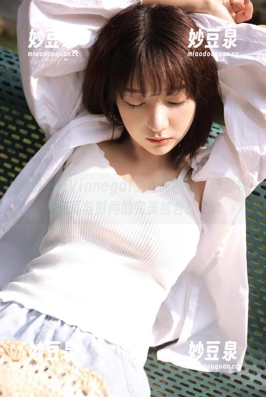 免费下载Vinnegal兔女郎图包，带你领略兔耳与时尚的完美结合！.txt