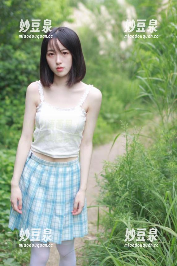 XIAOYU语画界 - 小海臀Rena的镂空艺术，高清美图展现了完美曲线与质感.txt
