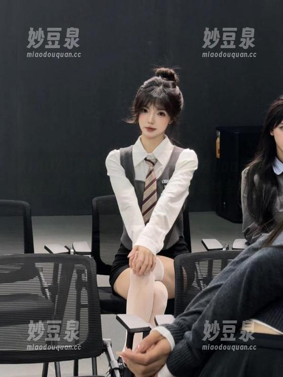 XIAOYU语画界-潘朵拉Laa XIAOYU语画界 - 沉醉于潘朵拉Laa的私房美腿合集:细腻的肌肤与完美线条的绝妙结合.txt