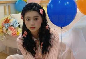 Xiuren秀人网 - Mila嘟嘟美脚全套图包：每一张都让你沉醉于绝美细节之中！.txt