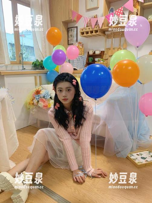 Xiuren秀人网 - Mila嘟嘟美脚全套图包：每一张都让你沉醉于绝美细节之中！.txt