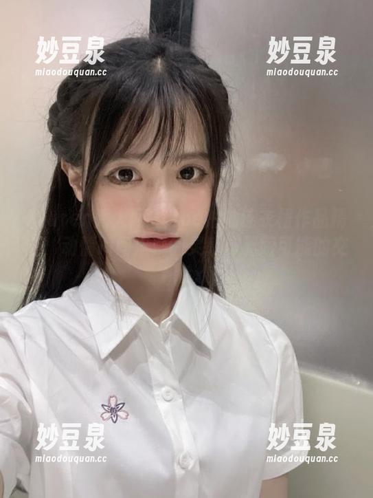 Xiuren秀人网 - Zoe柚柚连衣裙作品精选：动情瞬间汇聚的灵感与无限可能的交织.txt