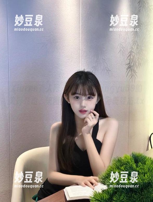 Xiuren秀人网 - 带你走进lingyu69的美脚私拍，美图中记录下她的完美姿态.txt