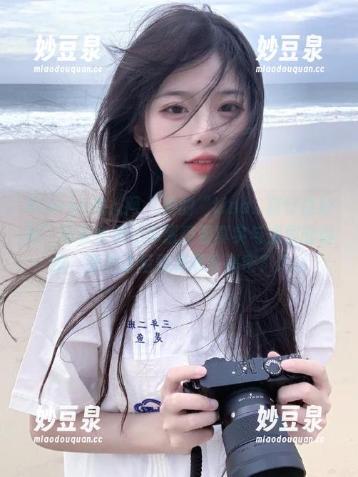 Xiuren秀人网 - 她的“tina_甜仔白衬衫”写真合集让你感受到真实与虚假的碰撞，照片背后藏着哪些秘密？.txt