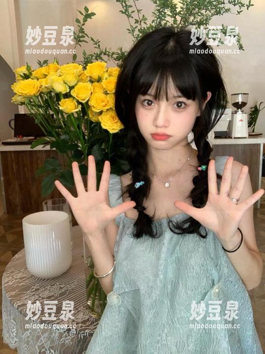 Xiuren秀人网 - 丁筱南写真合集：每一张都藏着秘密，带你进入她的梦幻世界.txt