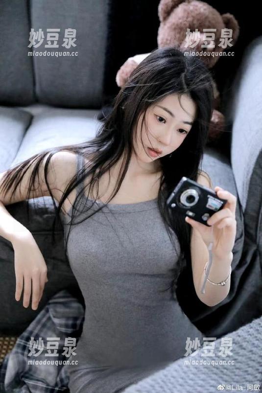 Xiuren秀人网 - 伊小七MoMo带来的惊喜，全套吊带图包，完美演绎少女心与优雅气质！.txt