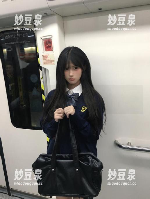 Xiuren秀人网-养乐多Doll Xiuren秀人网 - 捕捉高清养乐多Doll红裙中的灵动瞬间,精彩照片不容错过.txt
