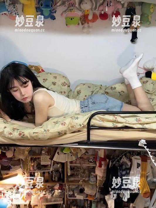 Xiuren秀人网 - 初梦瑶职业装写真系列：她如何用每一张图片定义职场时尚与自信？.txt