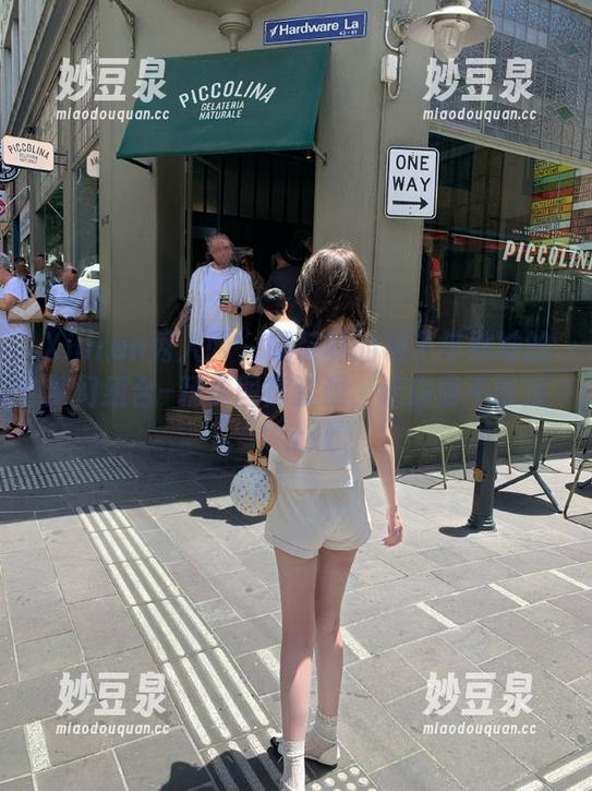 Xiuren秀人网 - 奶茶味的包子与妹妹的梦幻组合–精美图库资源，让你目不暇接！.txt