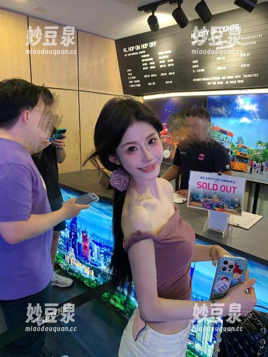Xiuren秀人网 - 追寻媃柔rourou的旗袍梦：无圣光展现的独特美图旅程.txt