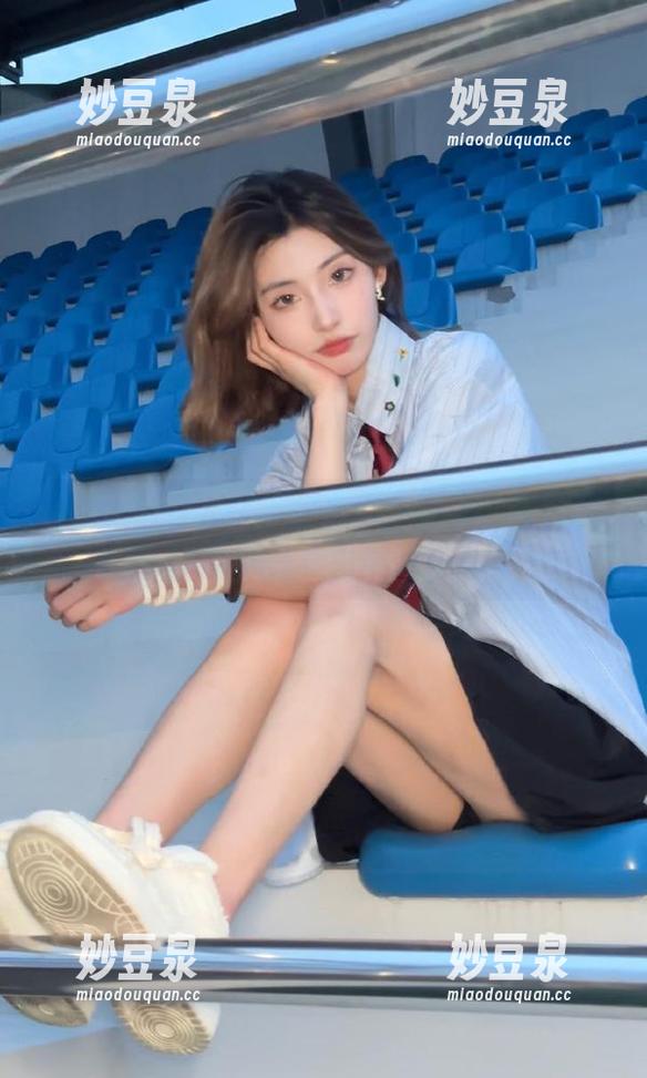 Xiuren秀人网 - 全新高清曝光：容容容AliceJK写真合集引领时尚潮流.txt